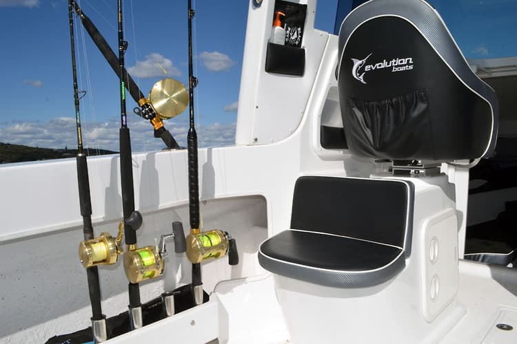 Evolution 652 Enclosed: A Review of the Ultimate Trailerable Sportsfisher